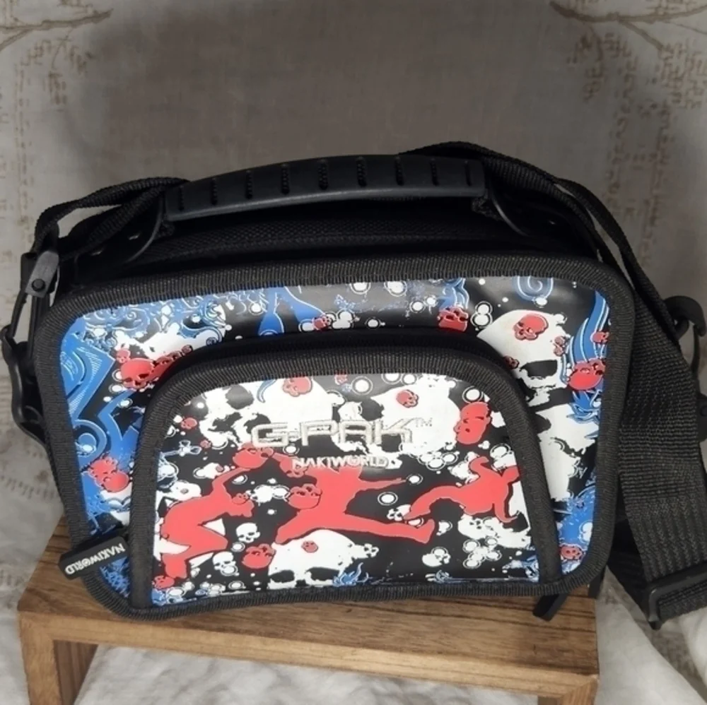 Nakiworld pak carrying